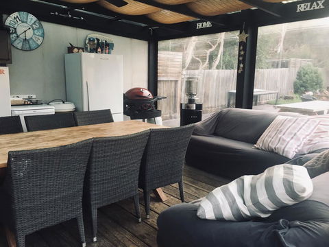 Beach House Getaway 1 - Accommodation in Surfers Paradise 2