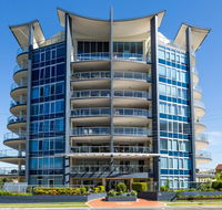 Beach House on Suttons - Accommodation in Surfers Paradise