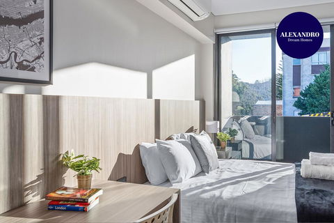 BEACH LOCATION STUDIO // CLOVELLY 4 - Accommodation in Surfers Paradise 0