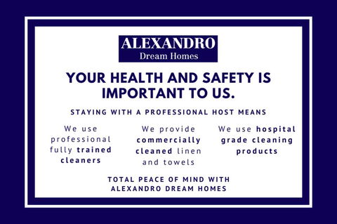 BEACH LOCATION STUDIO // CLOVELLY 4 - Accommodation in Surfers Paradise 1