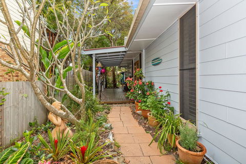 BEACH RETREAT - Accommodation in Surfers Paradise 0