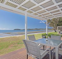 Beached Inn' 93 Foreshore Drive - Spacious beach front house - Accommodation in Surfers Paradise