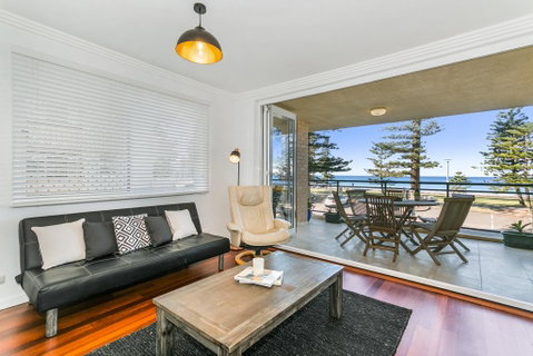 Beachfront On Golden Mile - Accommodation in Surfers Paradise 1