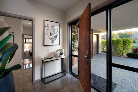 Retreat Lake Daylesford - Free Wifi - Accommodation in Surfers Paradise 1