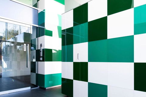 Richmond Retreat With Courtyard Parking - Accommodation in Surfers Paradise 2