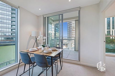 REST COLLECTION Apartments On Collins Docklands - Accommodation in Surfers Paradise 3