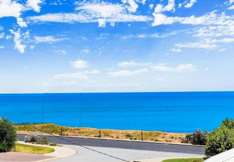 Relaxing Getaway Beachfront Access Multi Family Pets Mandurah - Accommodation in Surfers Paradise 2