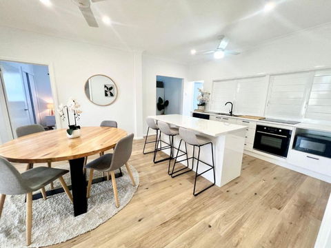 Renovated Queenslander - Upstairs 2km To Stadium - Accommodation in Surfers Paradise 0