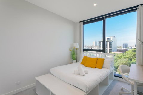 REST COLLECTION One Bedroom Apartment With Study - Accommodation in Surfers Paradise 1