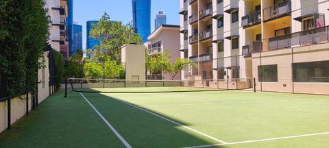 Resort-style Living In Perth CBD - 2X2 Apt - Accommodation in Surfers Paradise 1