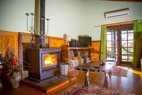 Red Tractor Retreat - Accommodation in Surfers Paradise 3