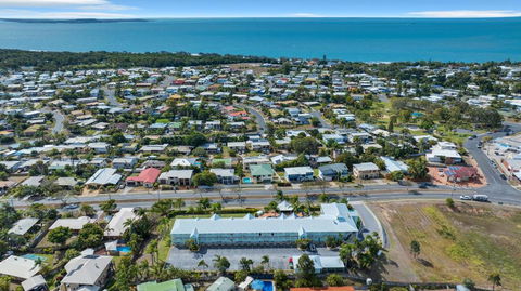 Reef Adventureland Motor Inn - Accommodation in Surfers Paradise 2