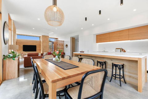 REFRESH At Lonnie - Accommodation in Surfers Paradise 1