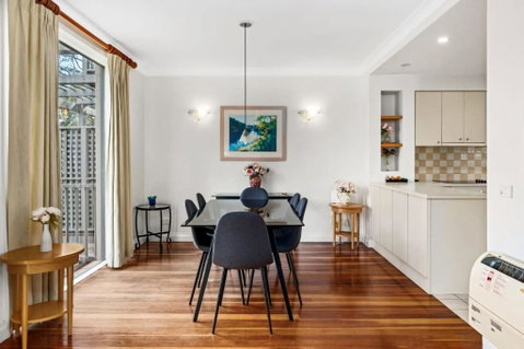 Refreshing Valley Escape - Accommodation in Surfers Paradise 2
