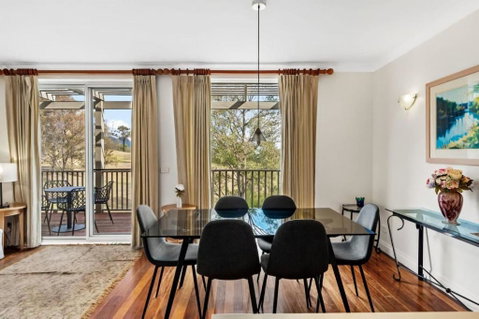 Refreshing Valley Escape - Accommodation in Surfers Paradise 1