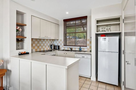 Refreshing Valley Escape - Accommodation in Surfers Paradise 3