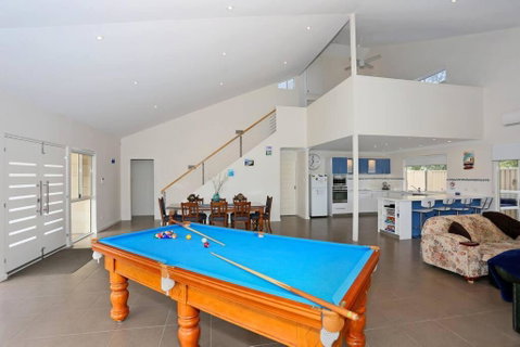 Relax At Falcon By The Bay - Accommodation in Surfers Paradise 0