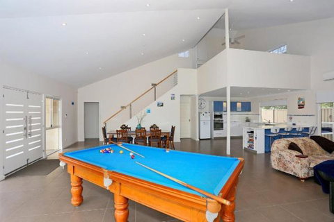 Relax At Falcon By The Bay - Accommodation in Surfers Paradise 1