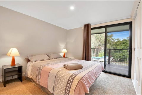 Relax At Goughs Bay - Accommodation in Surfers Paradise 1