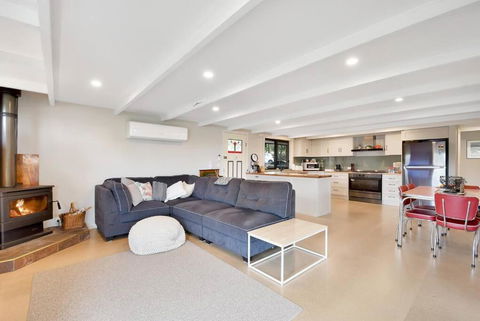 Relax At Goughs Bay - Accommodation in Surfers Paradise 2