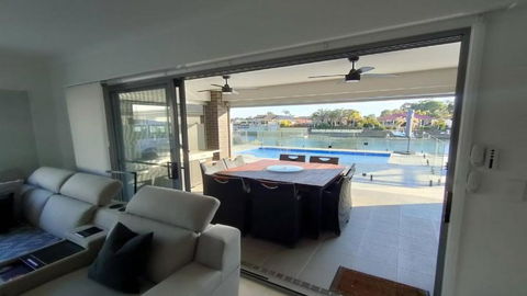 Relax Poolside By The Canal - Accommodation in Surfers Paradise 0