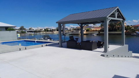 Relax Poolside By The Canal - Accommodation in Surfers Paradise 1