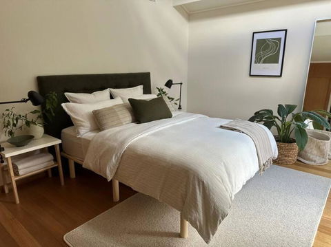 Relaxed And Stylish -self Check In, Secure Parking - Accommodation in Surfers Paradise 1