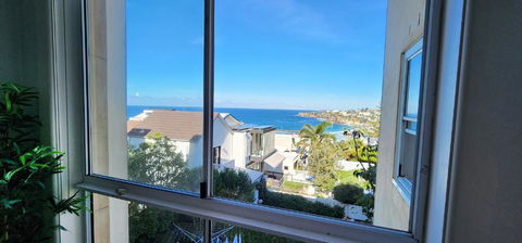 Relaxed Coastal Living With Fantastic Sea Views - Accommodation in Surfers Paradise 1