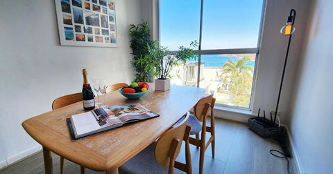 Relaxed Coastal Living With Fantastic Sea Views - Accommodation in Surfers Paradise 0