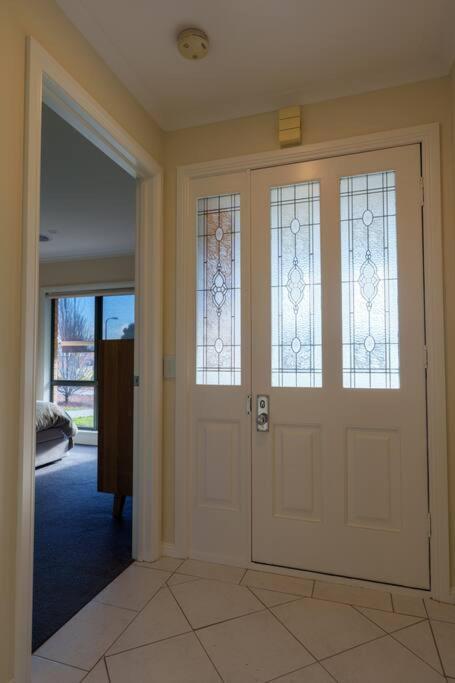 Relaxing 3bd In Tranquil Setting - Accommodation in Surfers Paradise 3