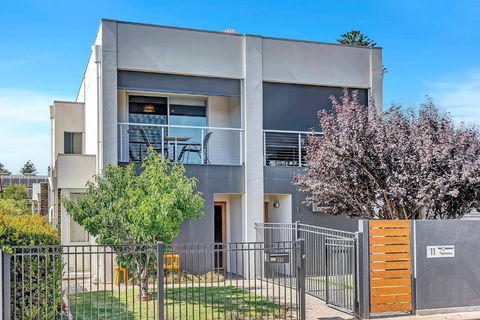 Relaxing Getaway Steps From Grange Beach - Accommodation in Surfers Paradise 2