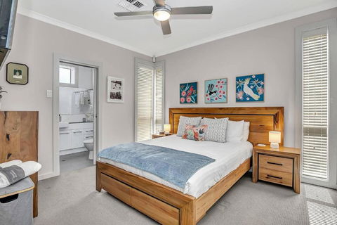 Relaxing Getaway Steps From Grange Beach - Accommodation in Surfers Paradise 3