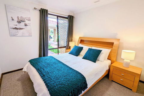 Relaxing Home Close To Nature - Accommodation in Surfers Paradise 3