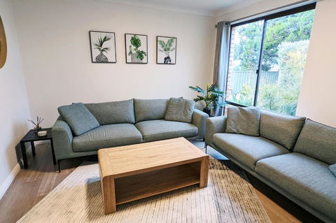 Relaxing Home Close To Nature - Accommodation in Surfers Paradise 1