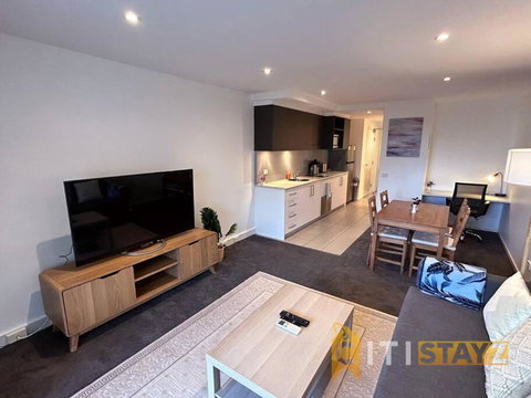 Relaxing Oasis In Bruce -1bd 1bth 1 Carsp Apt - Accommodation in Surfers Paradise 0