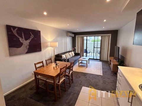 Relaxing Oasis In Bruce -1bd 1bth 1 Carsp Apt - Accommodation in Surfers Paradise 2