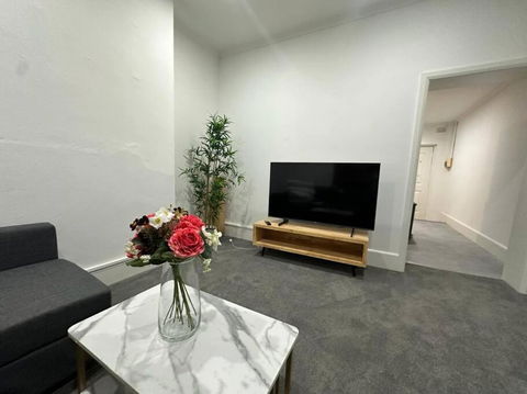 Remarkable 2 Bedroom House At The Centre Of Darlinghurst - Accommodation in Surfers Paradise 1