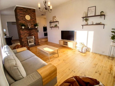 Renovated 3BD With Pool And Spa Bath - Accommodation in Surfers Paradise 2