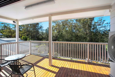 Renovated Coastal Getaway With Water Views - Accommodation in Surfers Paradise 1