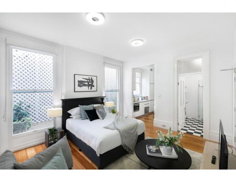 Renovated Studio In Bohemian Area Close To City - Accommodation in Surfers Paradise 2