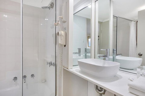 Renovated Stylish Studio - Accommodation in Surfers Paradise 2