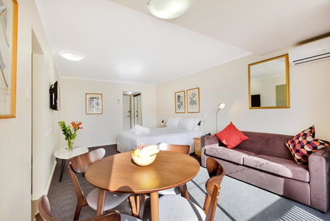 Renovated Stylish Studio - Accommodation in Surfers Paradise 1
