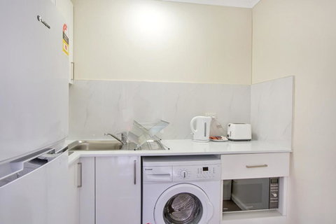 Renovated Stylish Studio - Accommodation in Surfers Paradise 3