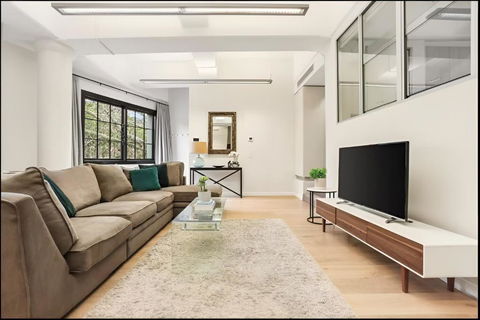 Renovated Warehouse Conversion In Heart Of Sydney - Accommodation in Surfers Paradise 1