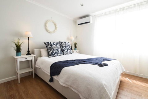 Resort-style Coastal Living With Balcony & Pool - Accommodation in Surfers Paradise 1