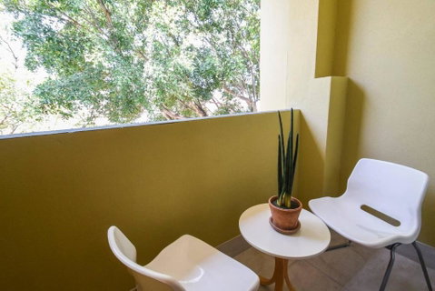 Resort-style Coastal Living With Balcony & Pool - Accommodation in Surfers Paradise 3