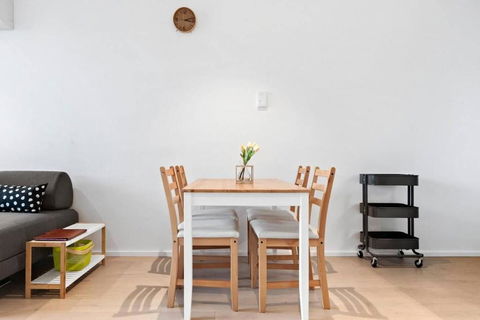 Resort-style Docklands Riverview Stay With Parking - Accommodation in Surfers Paradise 3