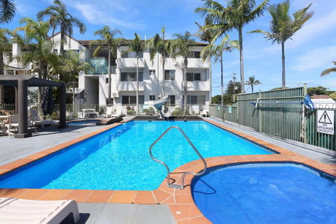 Resort Style Holiday - Accommodation in Surfers Paradise 0