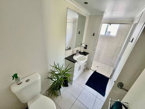 Resort Style Holiday Unit - Accommodation in Surfers Paradise 2