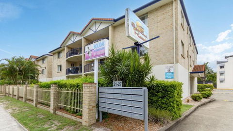Resort Style Unit Across From The Water - Accommodation in Surfers Paradise 1